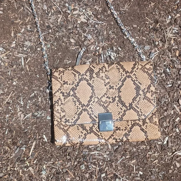 Zara Crossbody Snakeskin Pattern Chain Purse. No Call Outs. Amazing Bag! - Picture 3 of 6